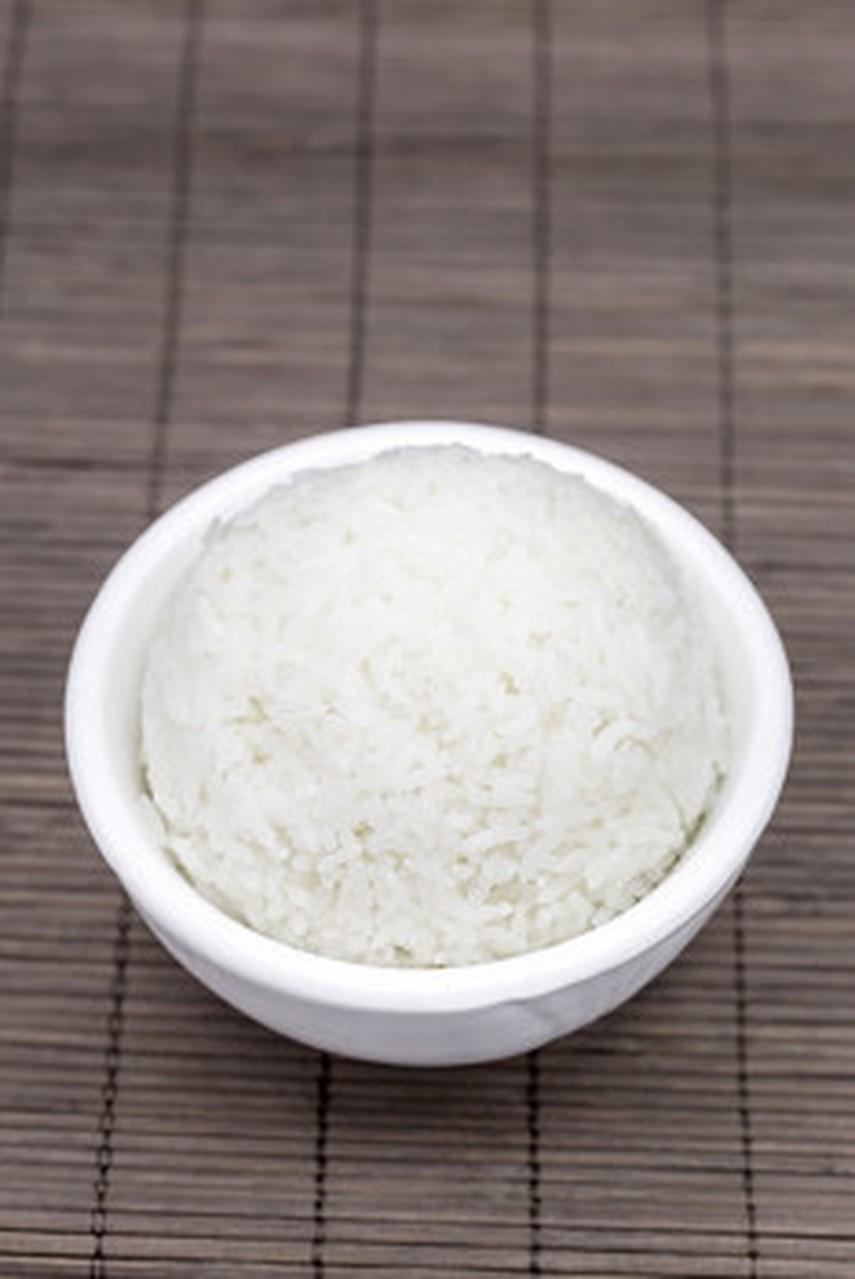 看到“二碗，白米饭”这个上联，还挺有意思。白米饭是生活里再平常不过的东西，但却承