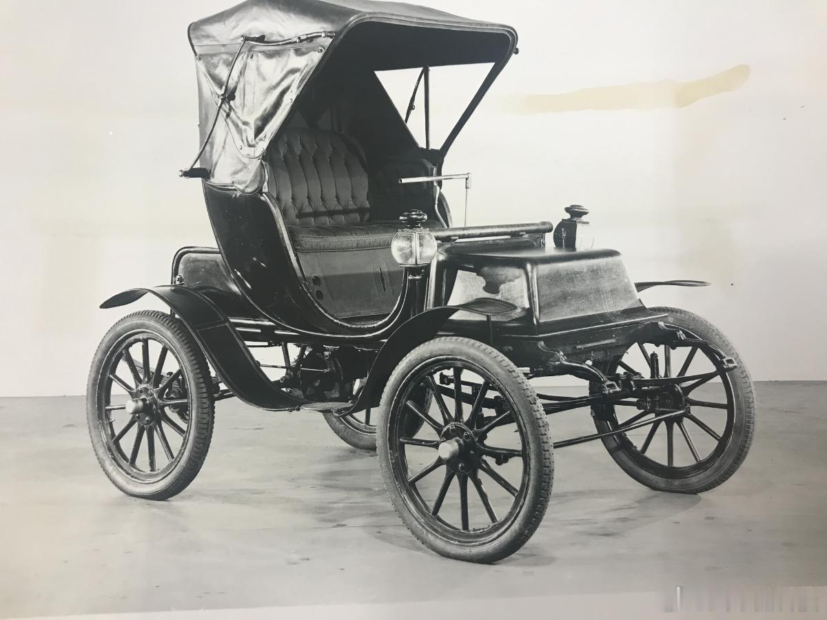 1890年左右的电动车，20马力左右，续航150公里左右，时速32km/h左右。