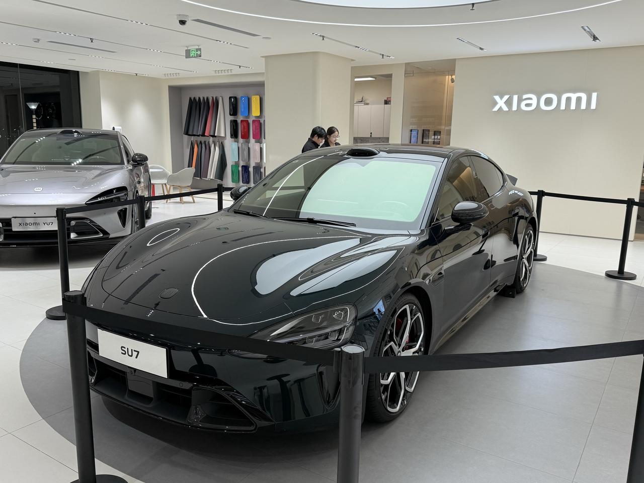 有点高级！新小米SU7靛石绿实拍