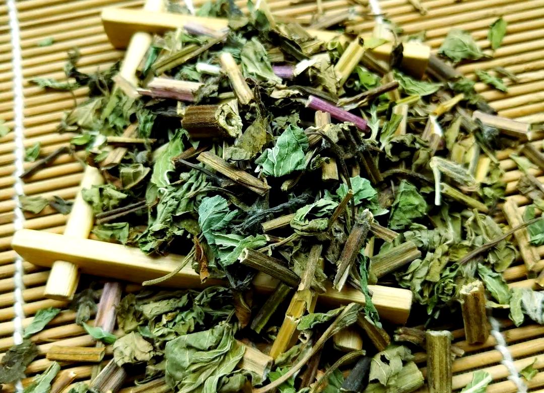 黏痰二陈丸，黄痰鲜竹沥，白痰小青龙，教你化掉一身痰浊
 
很多中老年人嗓子里总有