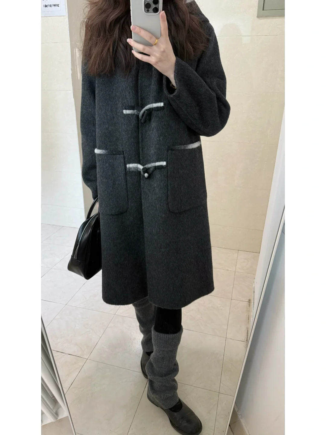 降温穿什么/ 灰色牛角扣和格纹背心裙