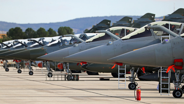 据“今日俄罗斯”（RT）11月18日报道，针对乌克兰将采购100架“阵风”战斗机
