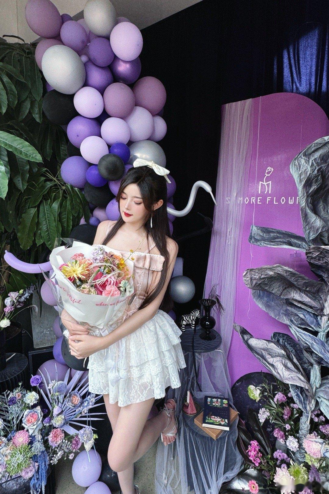 哪有女孩子会不喜欢花呀  ​​​