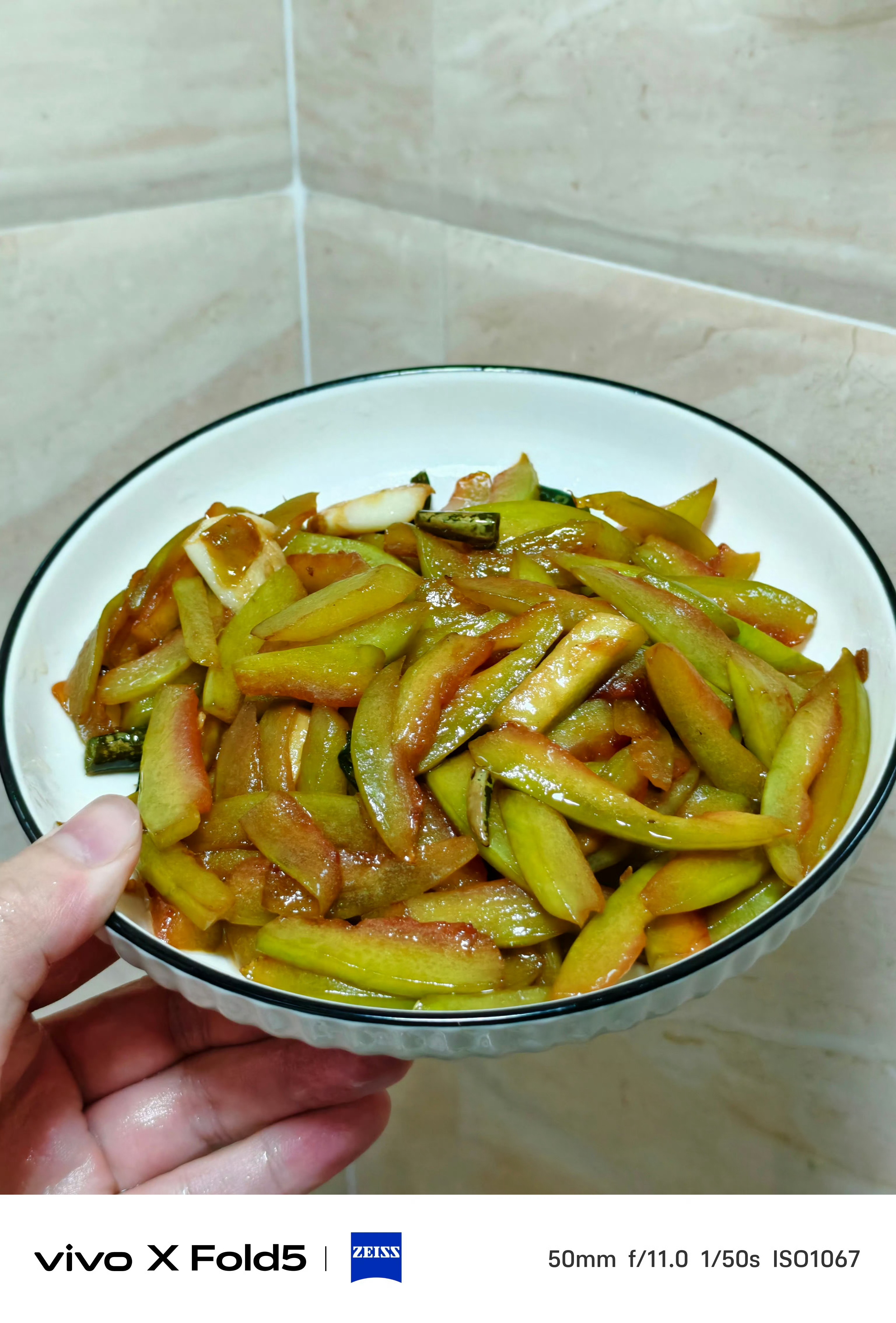 第一批用水果做菜的人吃商极高 大家有没有吃过炒西瓜皮！夏天吃特别清爽