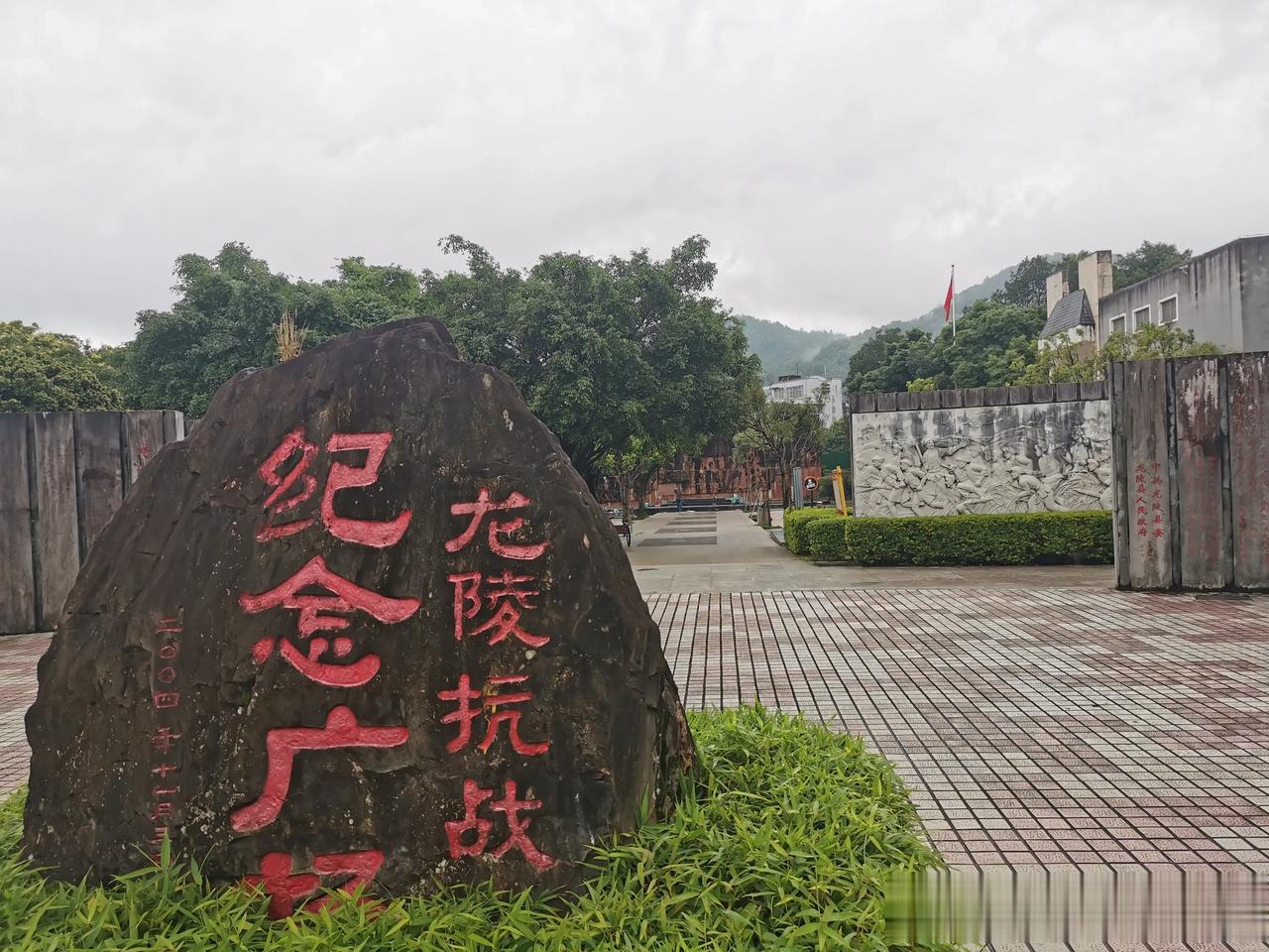 云南龙陵，整座县城完全可以模仿南京，建成一座以抗日战争为主题的，人文历史旅游纪念