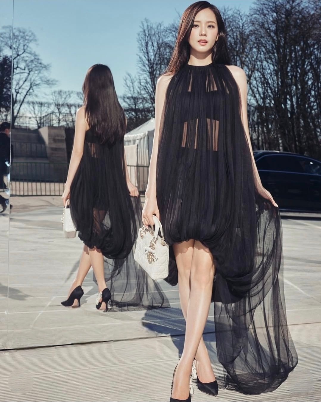 在巴黎时装周期间，据Lefty数据 JISOO作为最受关注的K-Pop女艺人排名