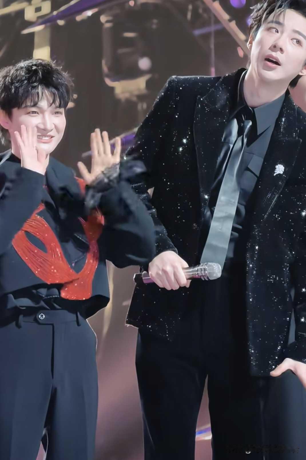 为什么大家都爱上了刘宇宁，刘宇宁仿佛成了圈里最受欢迎的男人，看着周深和他站在一起