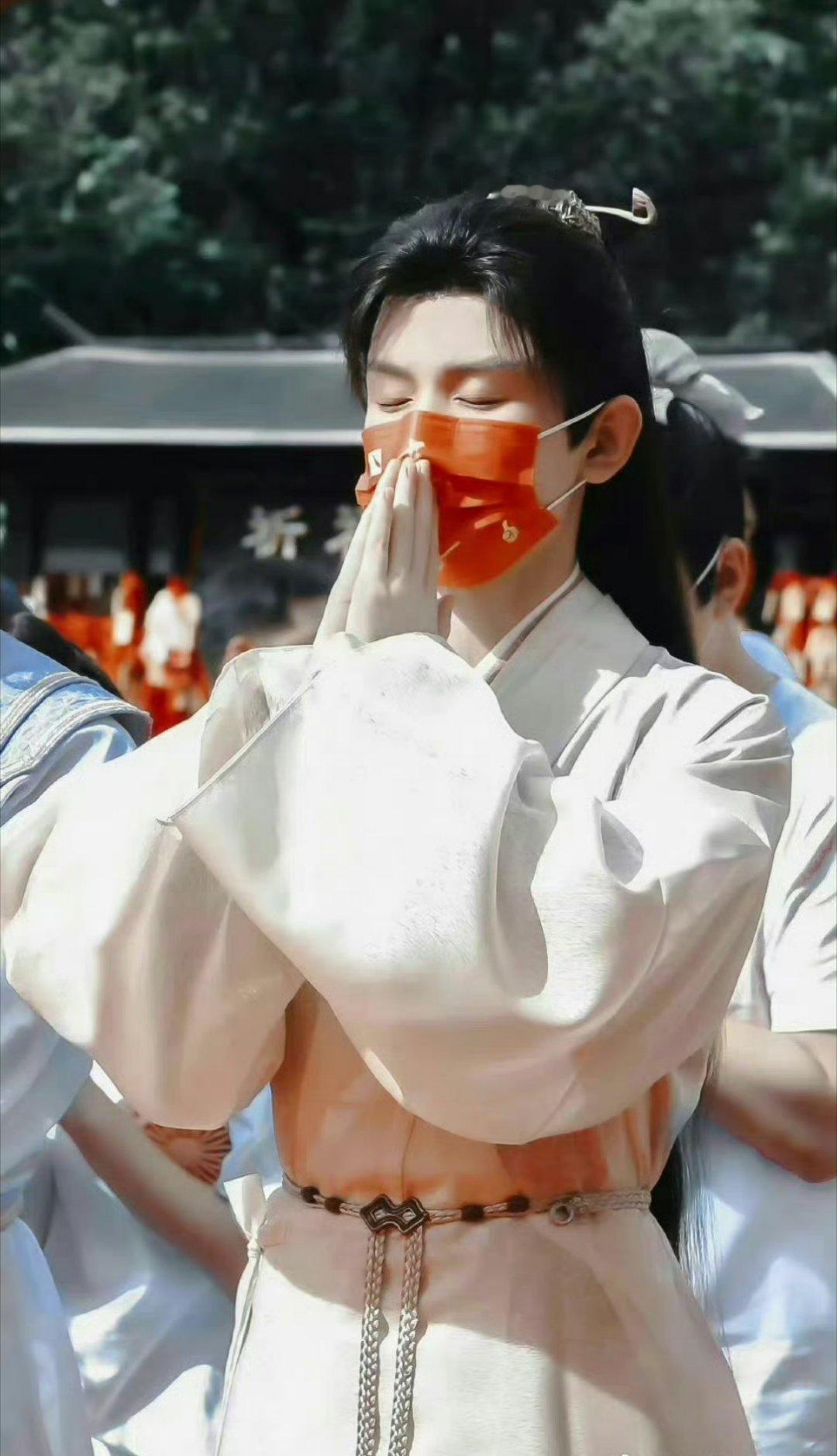 其实，每个人都是自己的福星，就如成毅，做什么都特别认真，心无杂念，信、愿、行合一