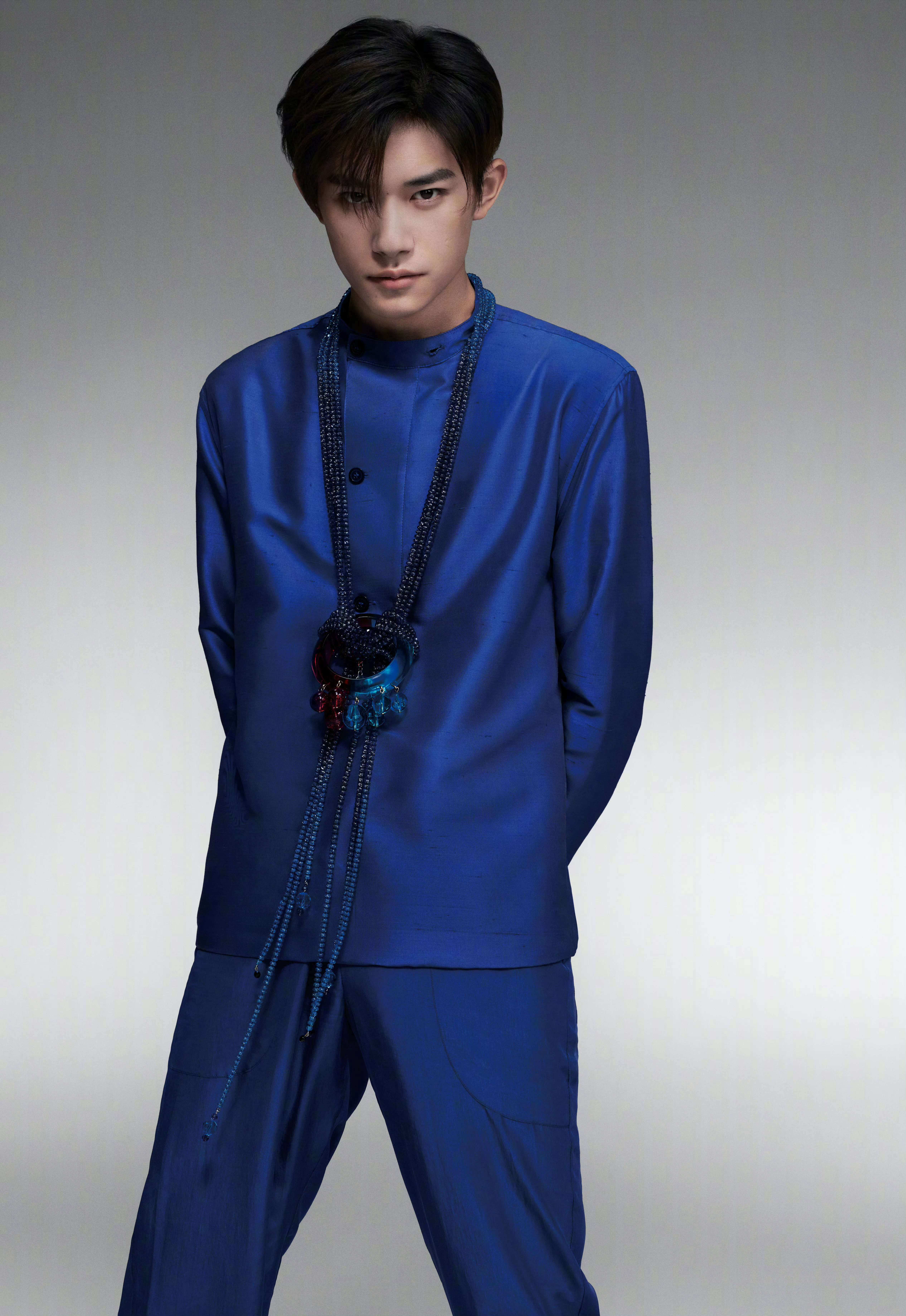 上次的阿玛尼少年宗师还有点睥睨天下的感觉，两年多，这次的阿玛尼少年宗师已经超然物