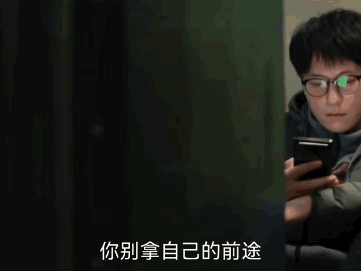 《凡人歌》沈磊的领导，还挺欣赏沈磊的，在他离开单位后，还想让他回去工作。为此还找