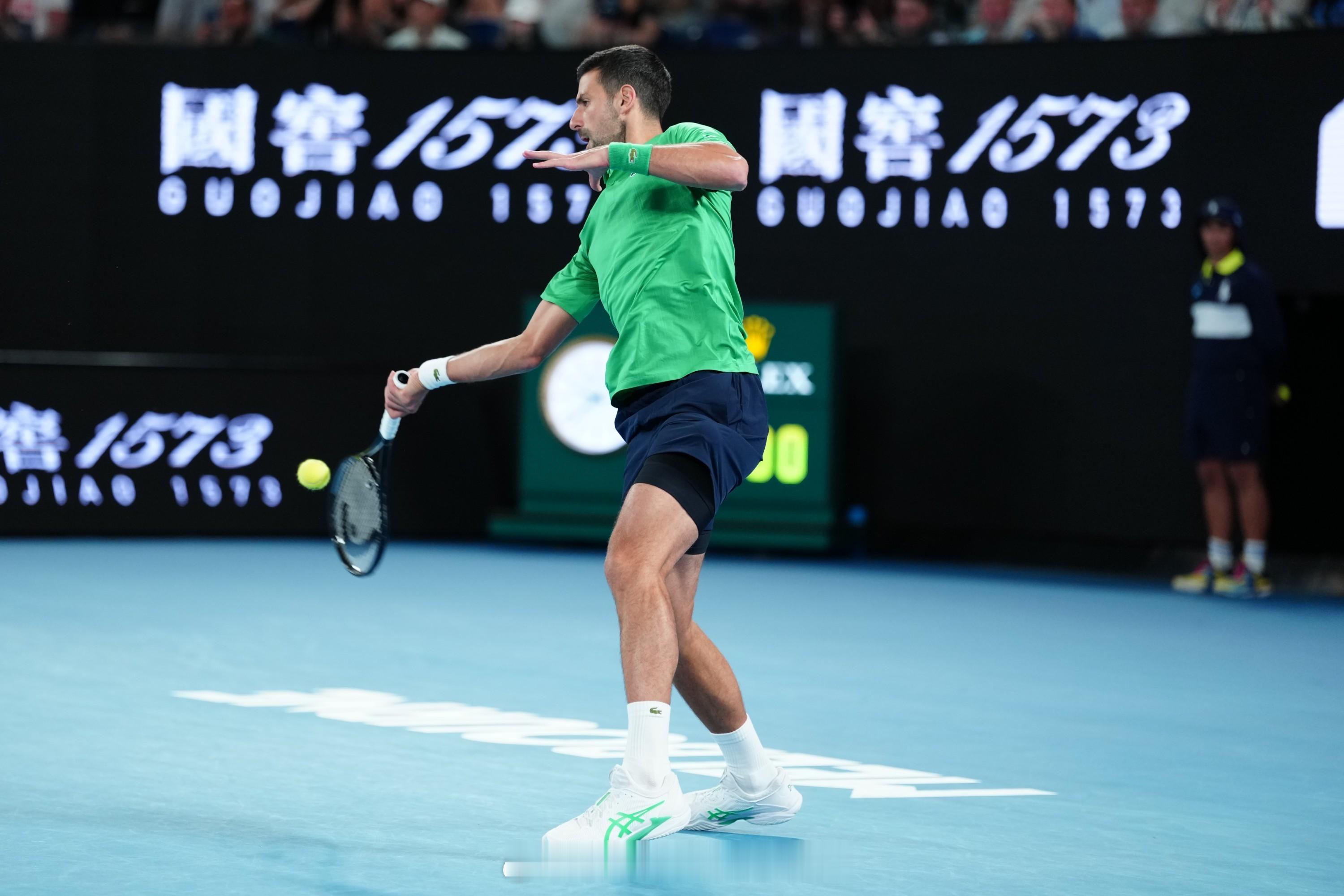 澳网2026 男单首轮焦点之战，赛会10冠王德约科维奇以6-3/6-2/6-2轻