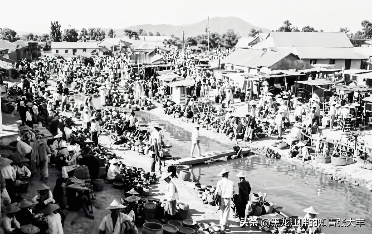 百年前，乡村农民们赶大集的情景。

做为普普通通的老百姓就喜欢安居乐业，把自家的