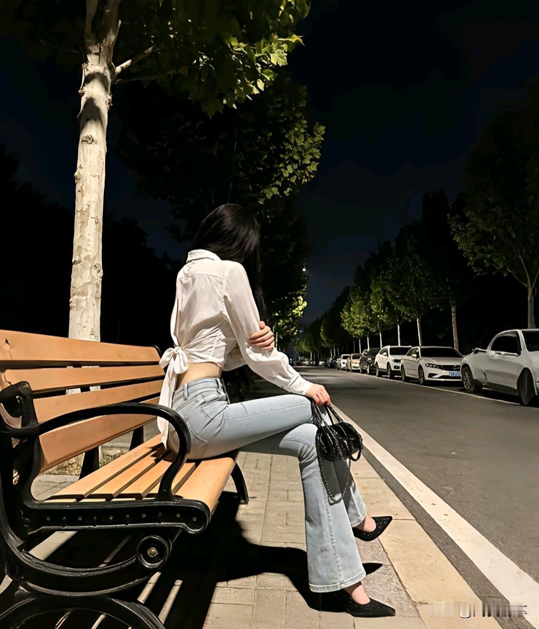 “时间终会告诉你，任何东西都会过期。
       烟火再美，也只是一瞬间”“总