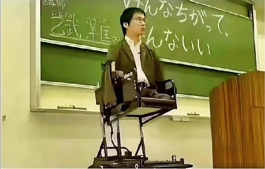 强者从不抱怨自己的软肋，甚至残疾！唯有弱者才怨天尤人[赞]