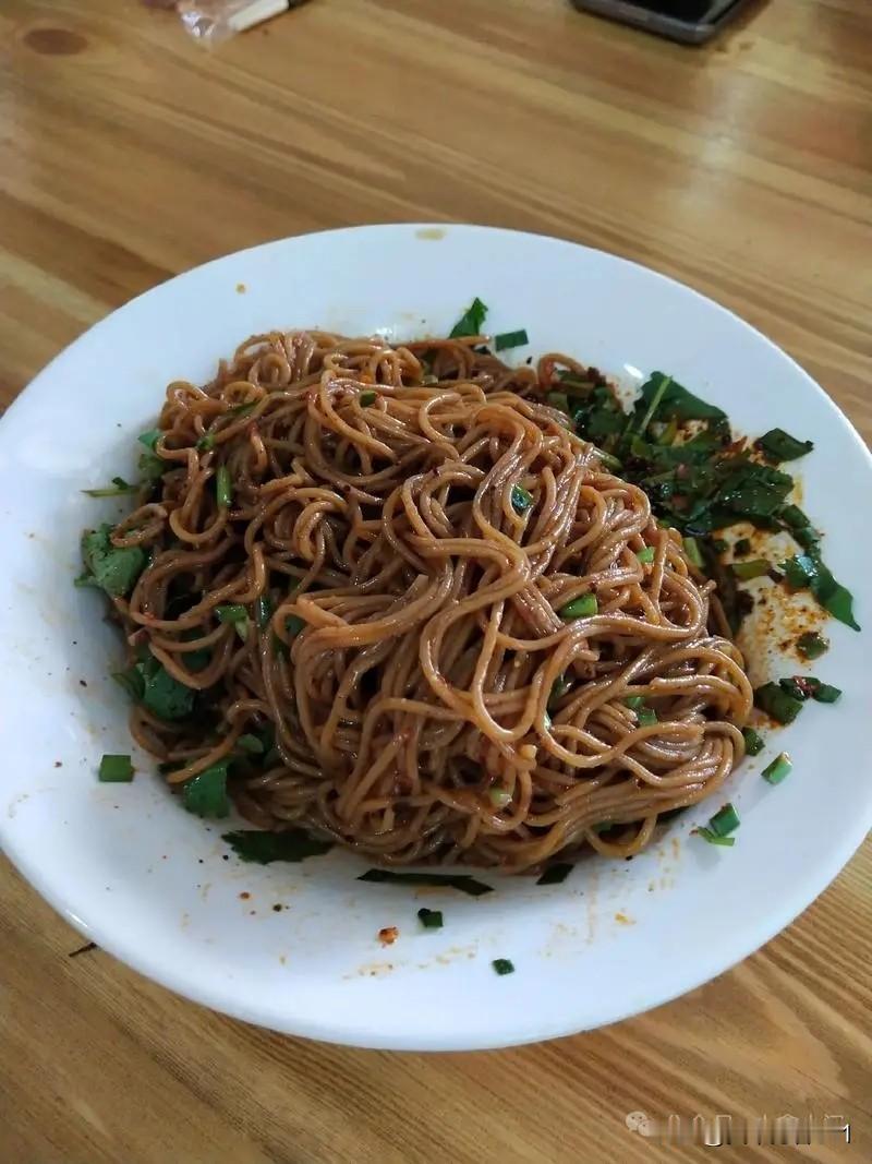 在陕西好多地方都有当地的特色饸络，蓝田饸络，淳化饸络，但是提起南七饸络，没人不竖