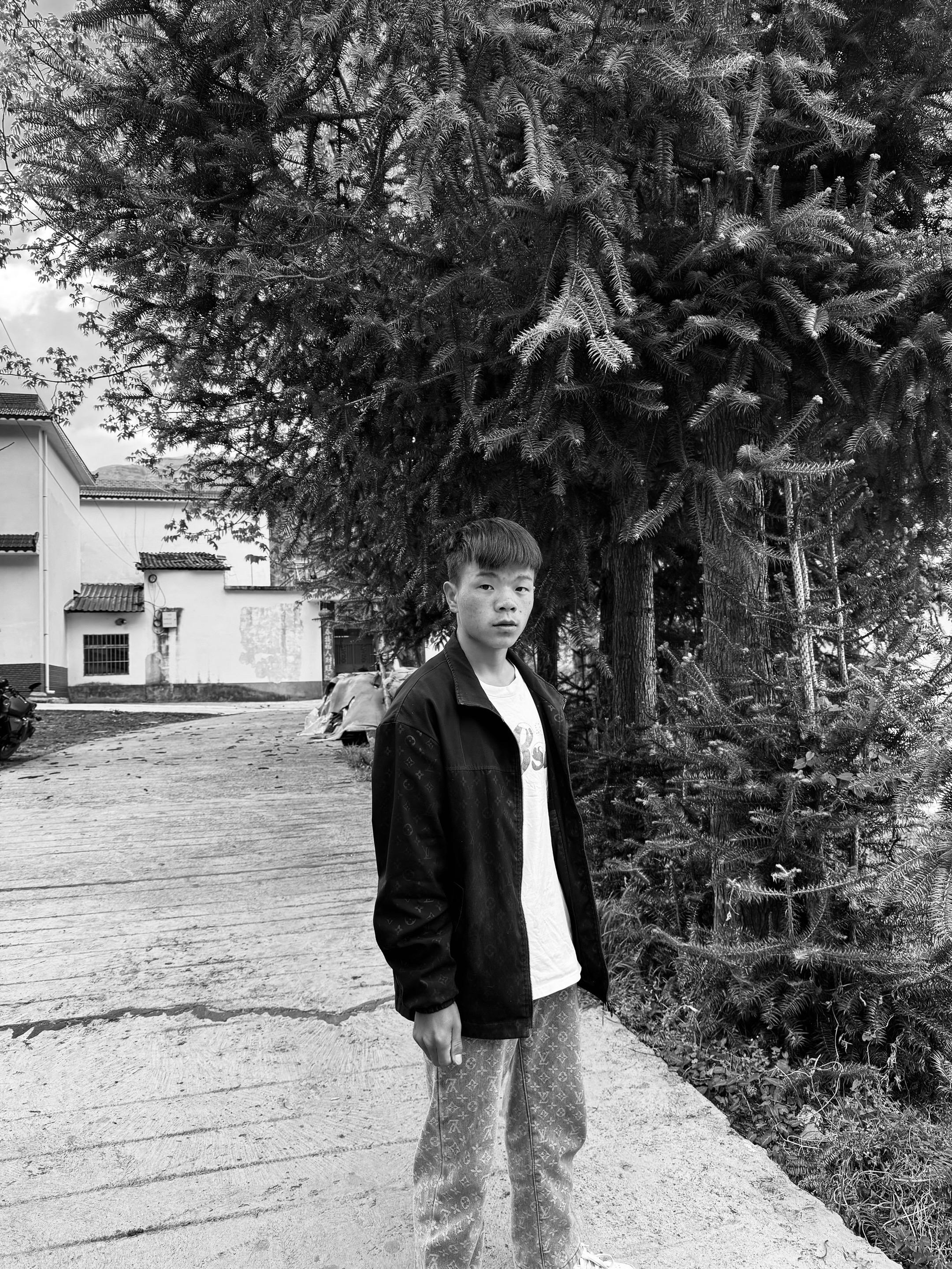 把真心摆在你面前 你依然权衡利弊 想着或许能遇到更好的人.