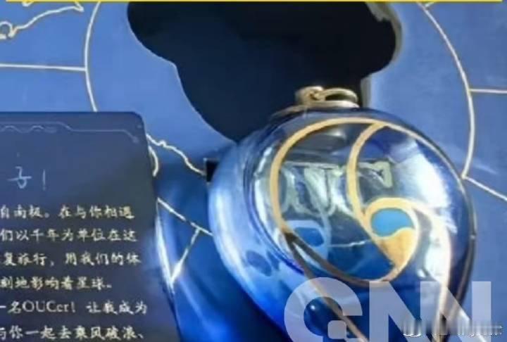 谁懂这滴南极海水的浪漫你说海是倒过来的天，那我便是从天边漏下的、专属于你的那滴蓝