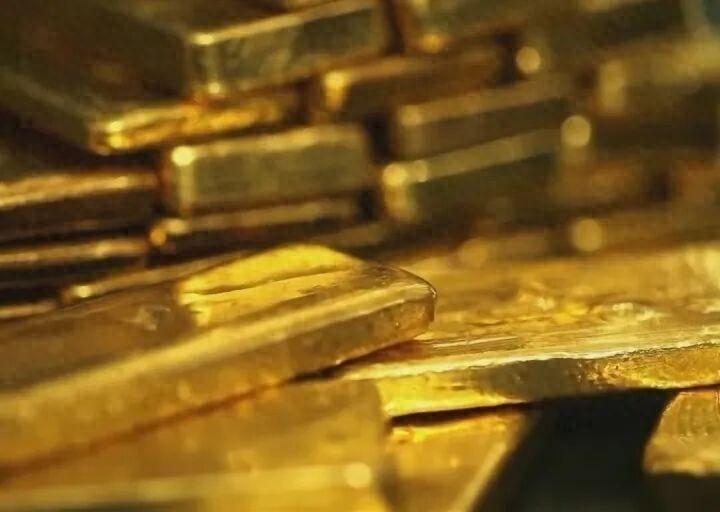 黄铁矿真能“长出黄金”？最该被砸醒的，是那些总想一夜暴富的人。一块看起来像傻大黑