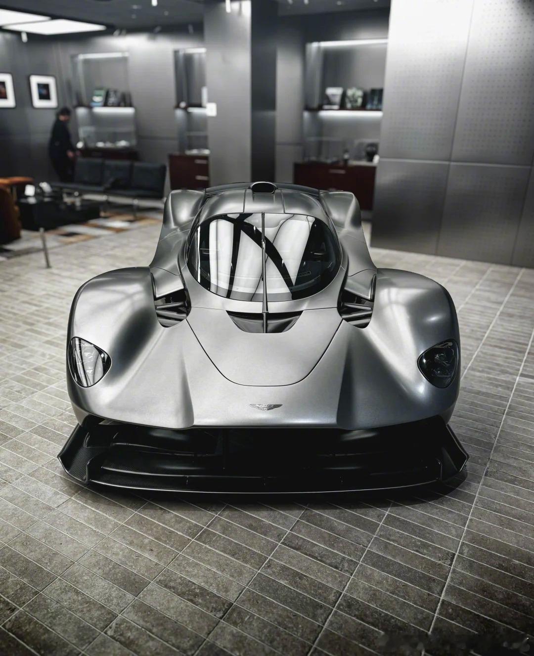 风的形状就是「女武神」Aston Martin Valkryie的形状