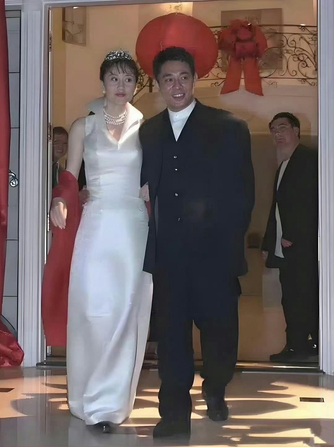 1999年，李连杰和利智在洛杉矶成婚。