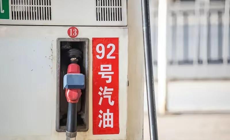 国家发改委出手干预油价，预计上调幅度小于此前预期，的确本次上调如果按照市场实际上