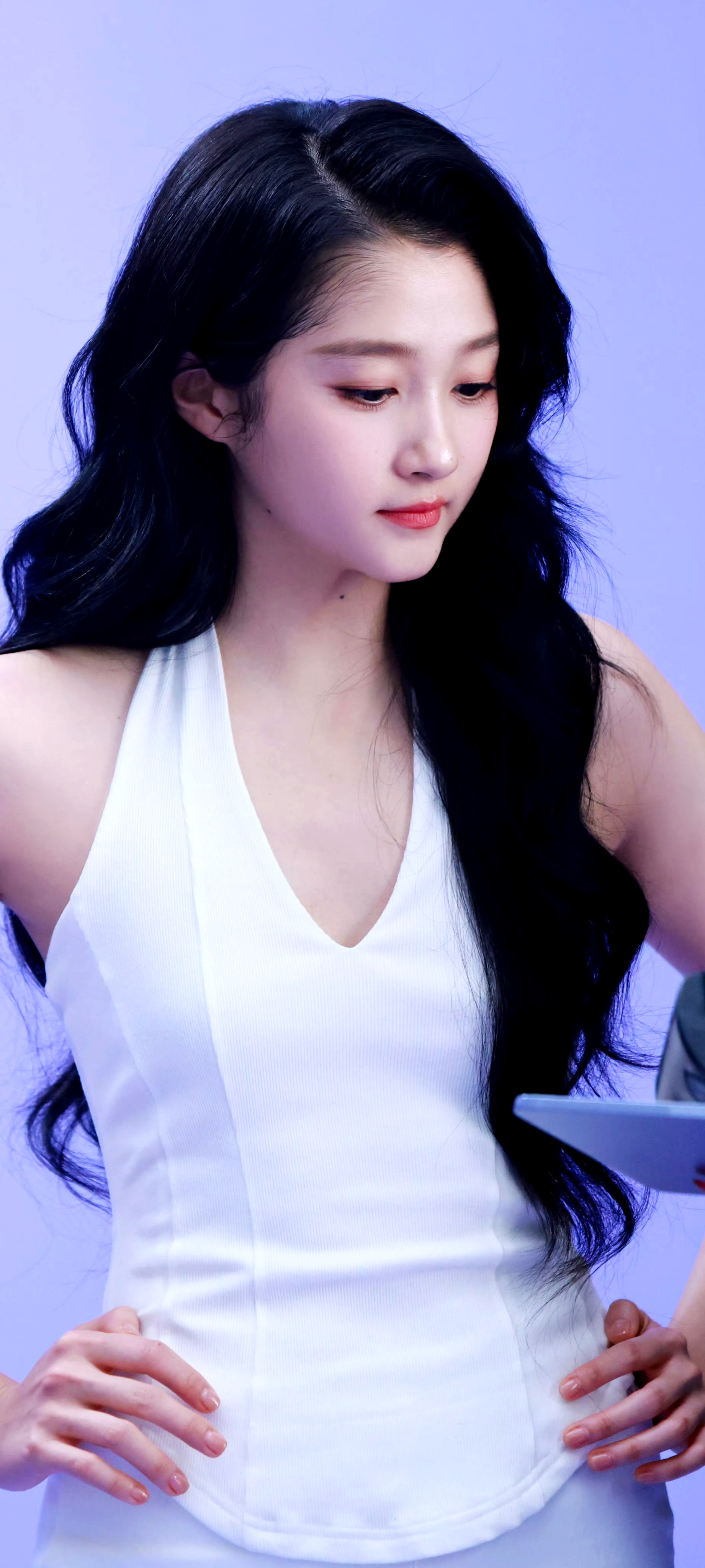 关晓彤新年超美形象大片超美，腿超长