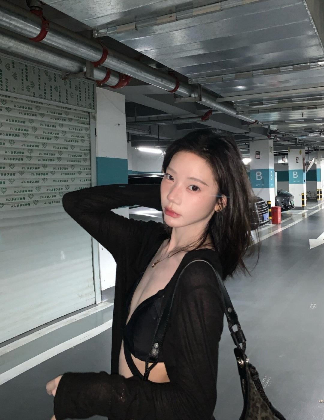 张紫宁夏日清凉随拍[爱慕]紫宁这身材我直接斯哈 ​​​