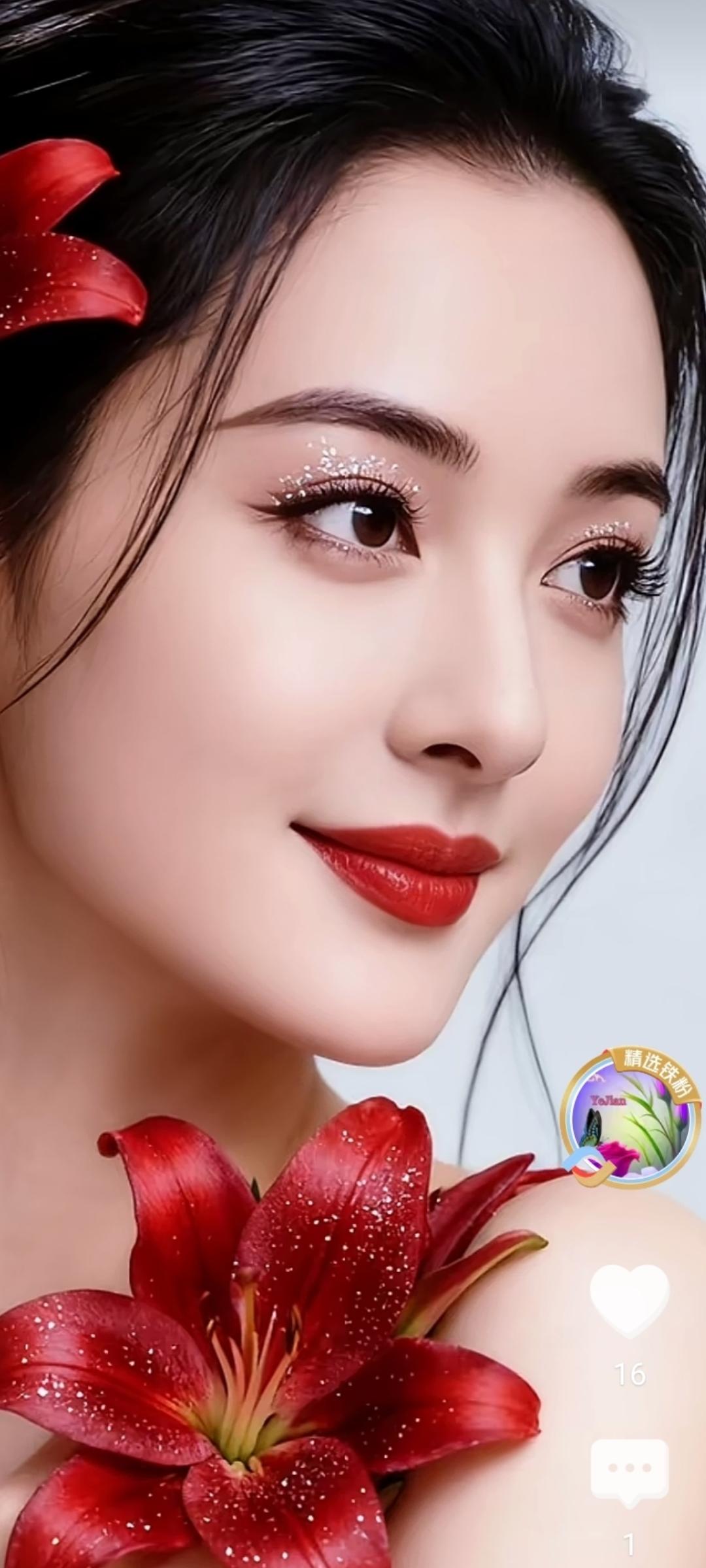 红艳欲滴的百合，点缀着闪亮的妆容，美得令人窒息！🌸💄