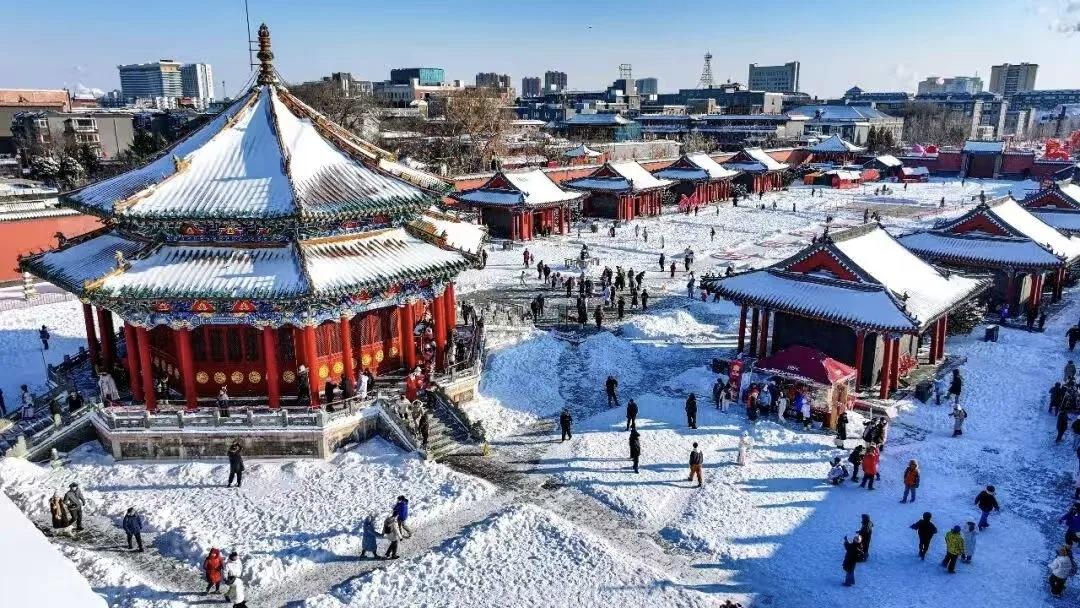 【岁月如河，深浅皆需自渡；遗憾如风，聚散终成过往】
        岁月如河，深
