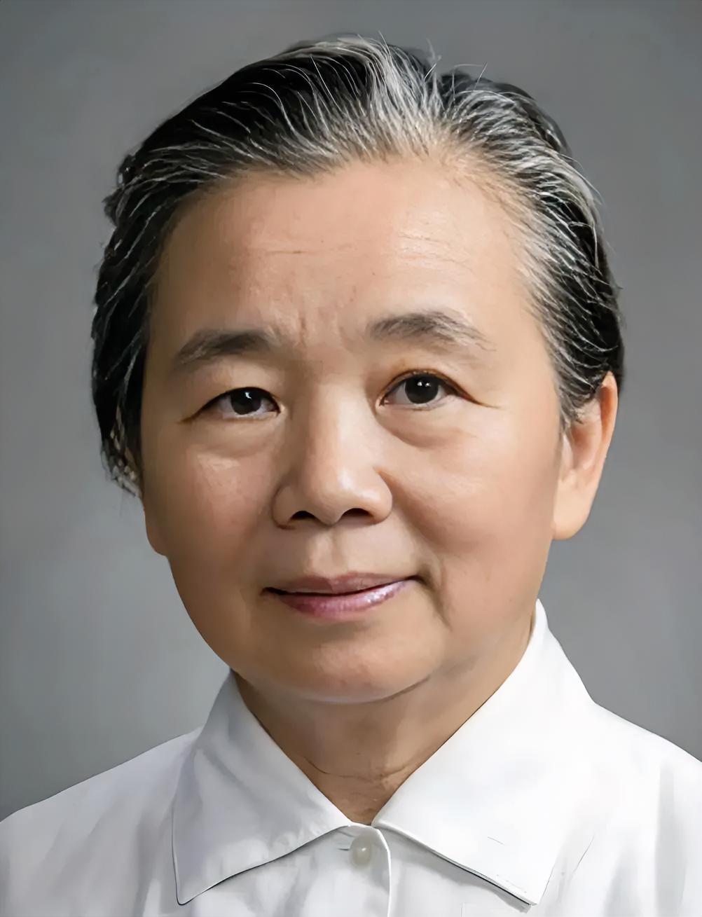 1939年，一个女人带儿子千里寻夫到延安，却发现丈夫已娶女将军，更崩溃的是，丈夫