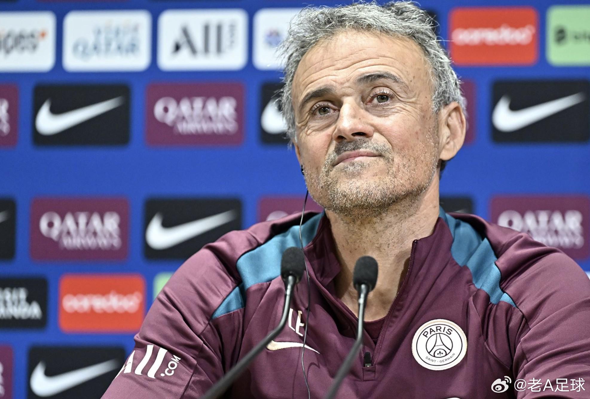 恩里克赛前发布会：法甲第18轮巴黎主场战里尔前，恩里克出席发布会。他盛赞征战非洲