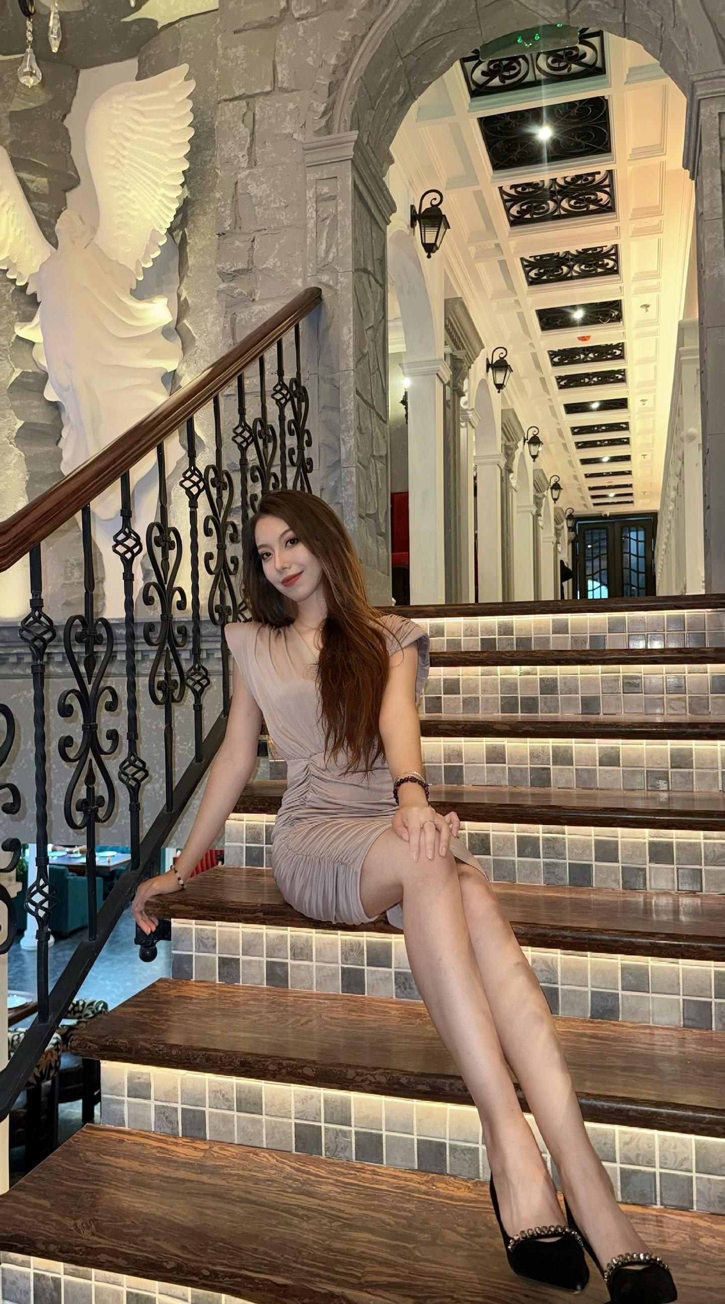 老婆 我和那些男的不一样 我是女的。