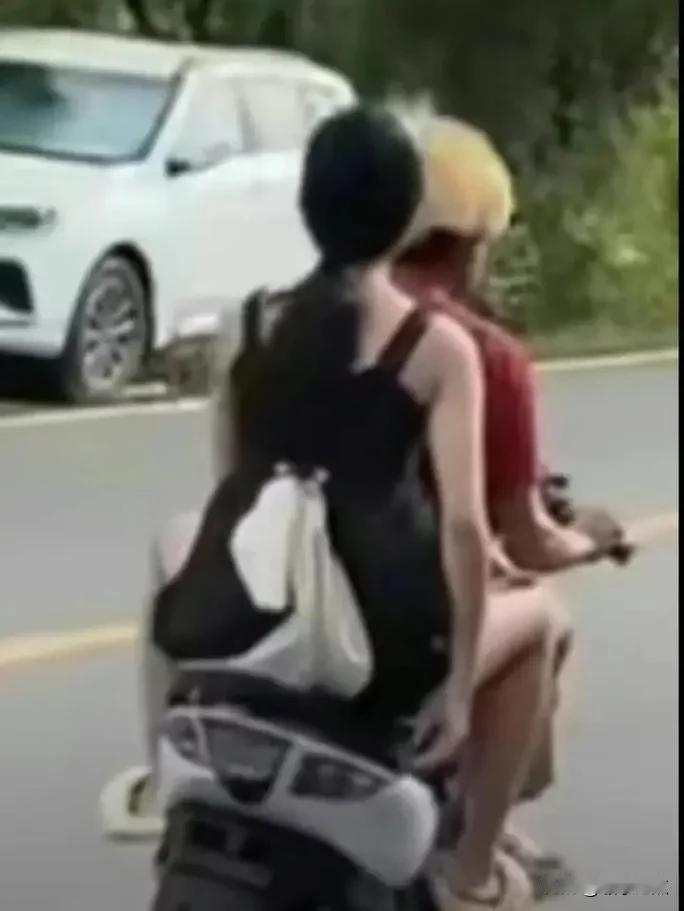 今天去医院看望住院的表哥，表嫂跟我说昨天上午拉来了一对的小情侣，恰巧那男孩儿就是