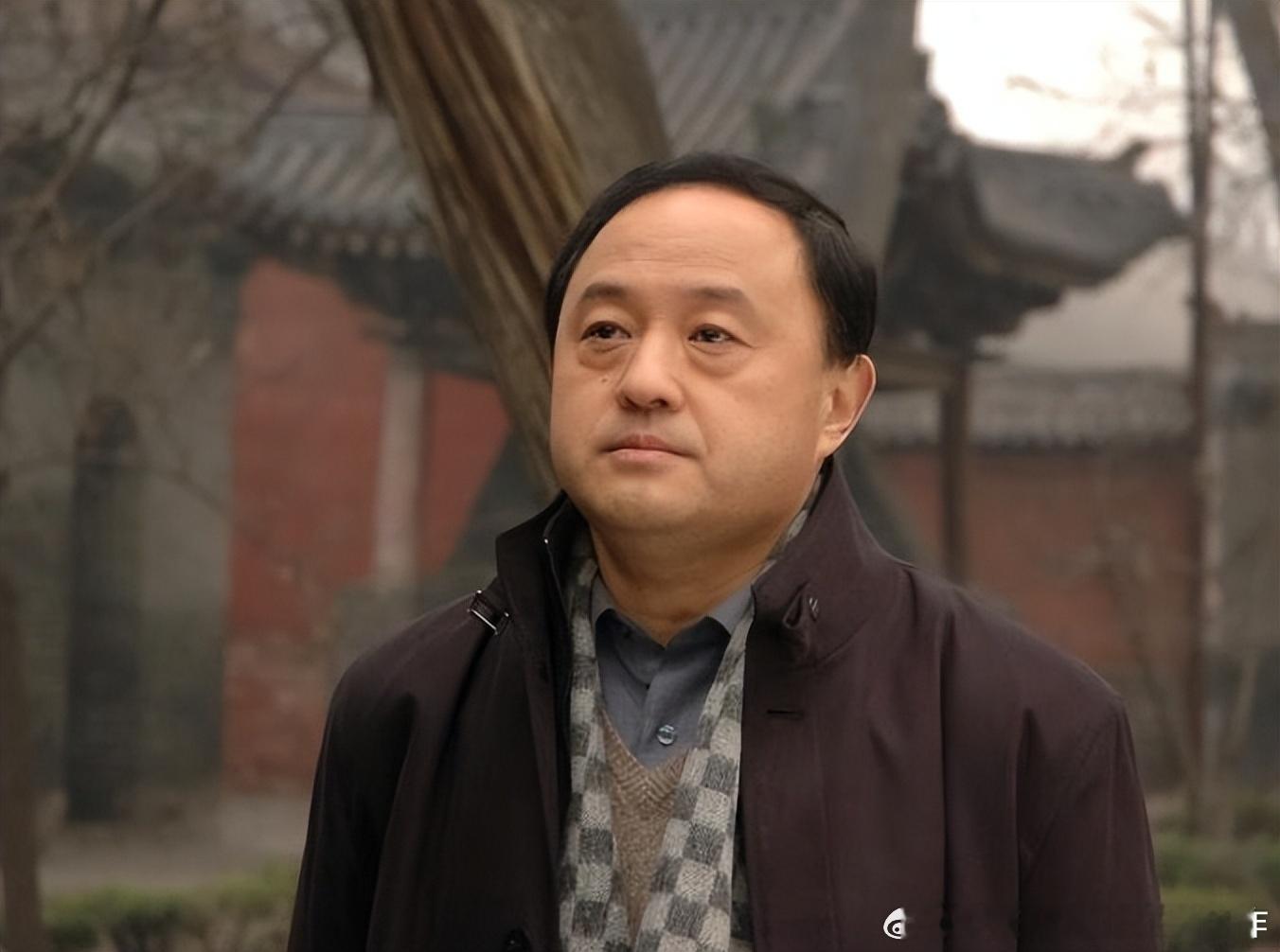 你觉得杨新鸣适合饰演哪位足球教练？ ​​​