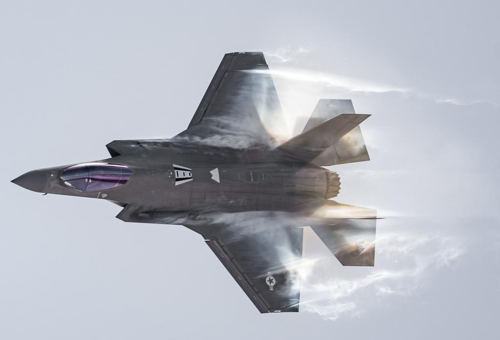 伊朗防空系统启动
综合多家媒体消息，伊朗伊斯兰革命卫队在19日凌晨，在伊朗中部上