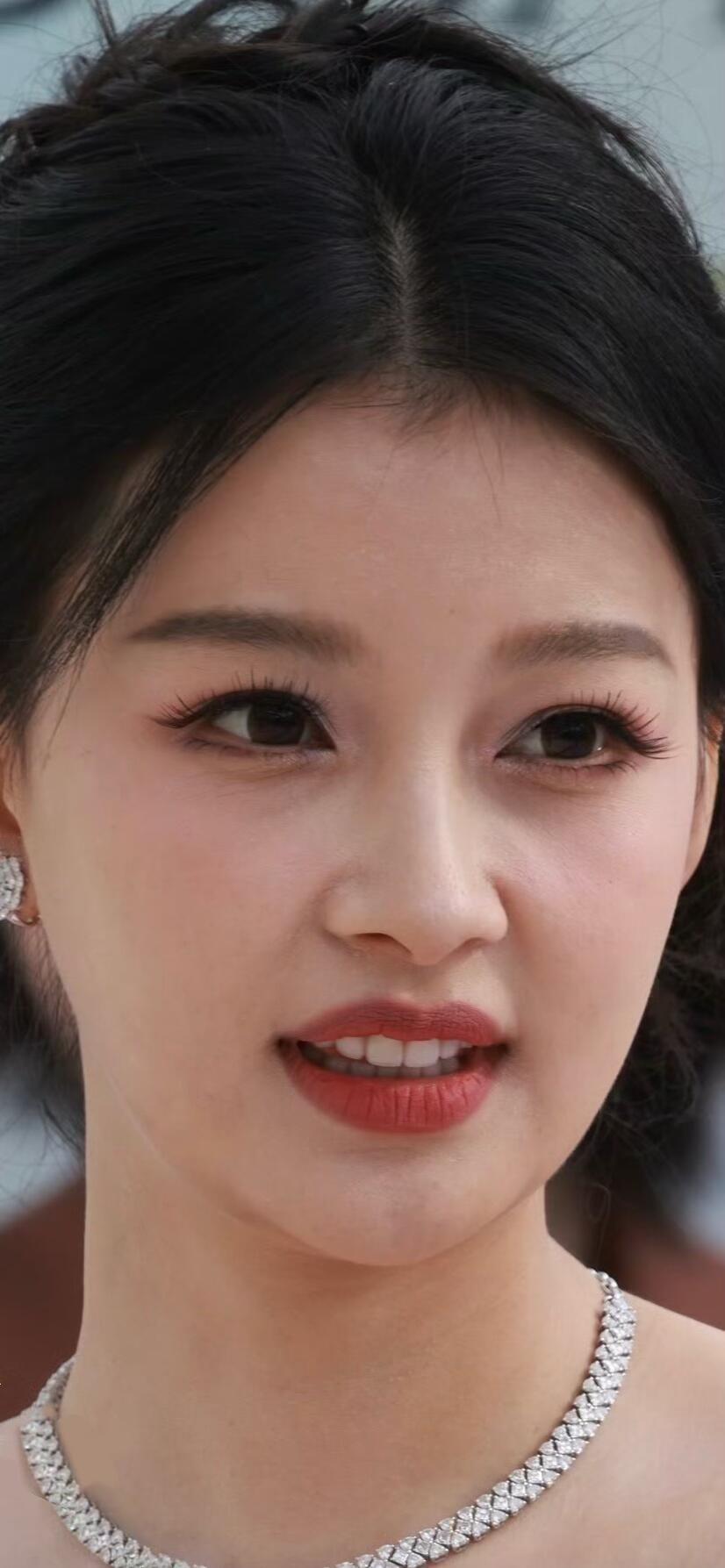 孙怡这皮肤太细腻了，不愧是结过婚的女人…… ​​​