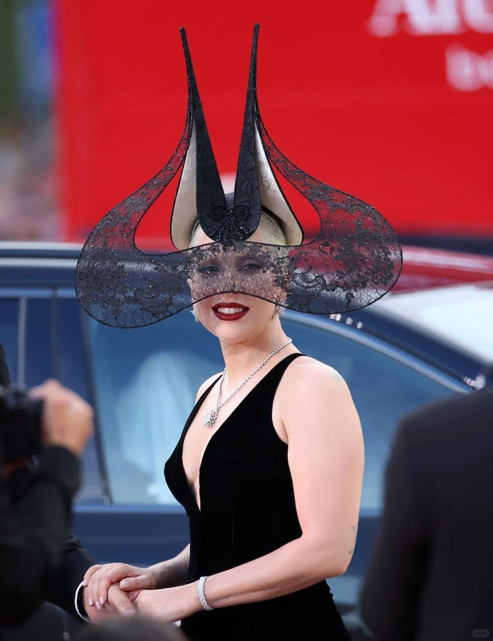 依然很“lady Gaga”