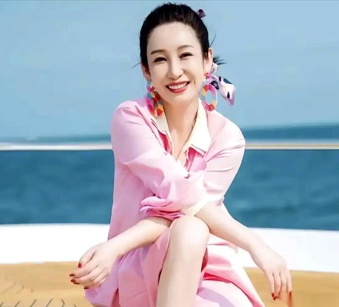 秦海璐那句“结婚生子是女人的任务”，一下子炸出了多少人。
我一开始也想反驳，觉得