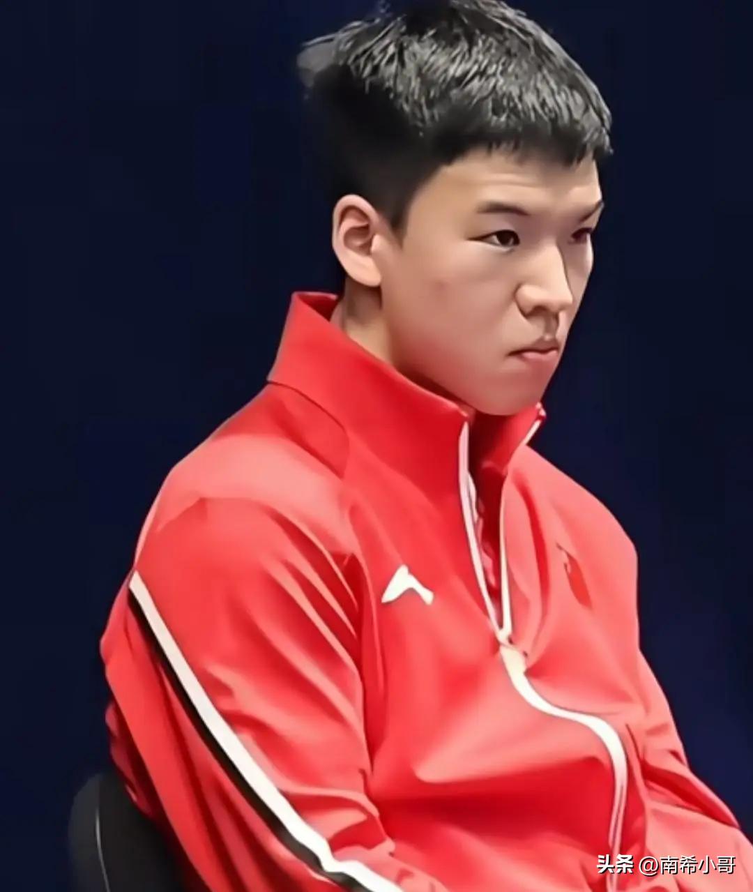 替向鹏打抱不平，之所以输球，其实王皓要负主要责任，

众所周知，
2025年的仁
