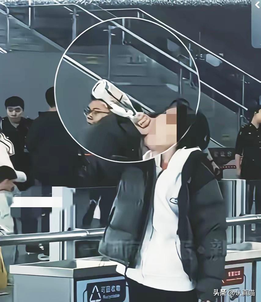 这波泼天的富贵，就看你接不接！
高铁站安检口突发名场面，女子带开封青花汾被拦下，