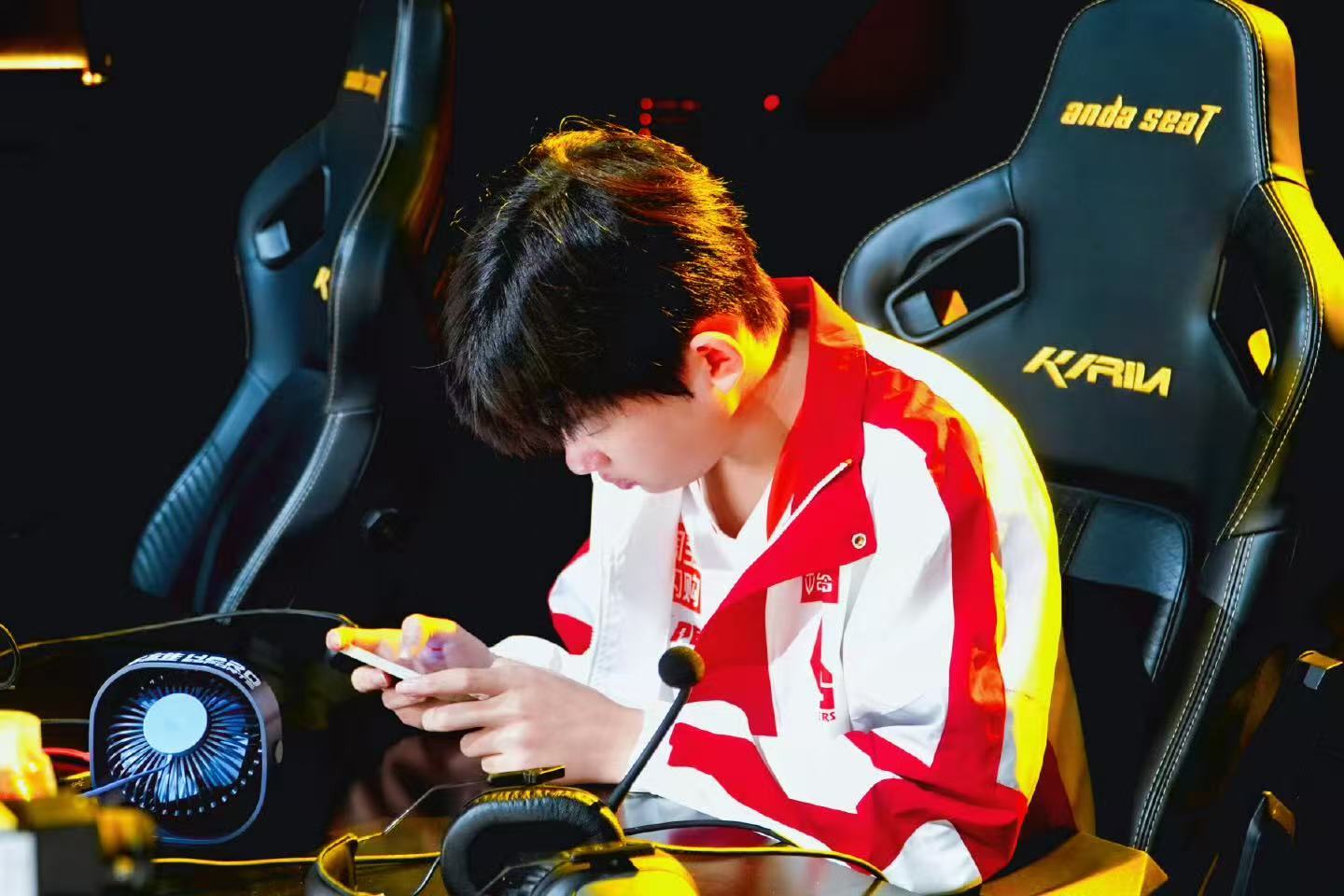 AG仙崽周决MVPAG五周四冠 仙崽用赛场表现证明实力，拿下周决MVP的同时，助