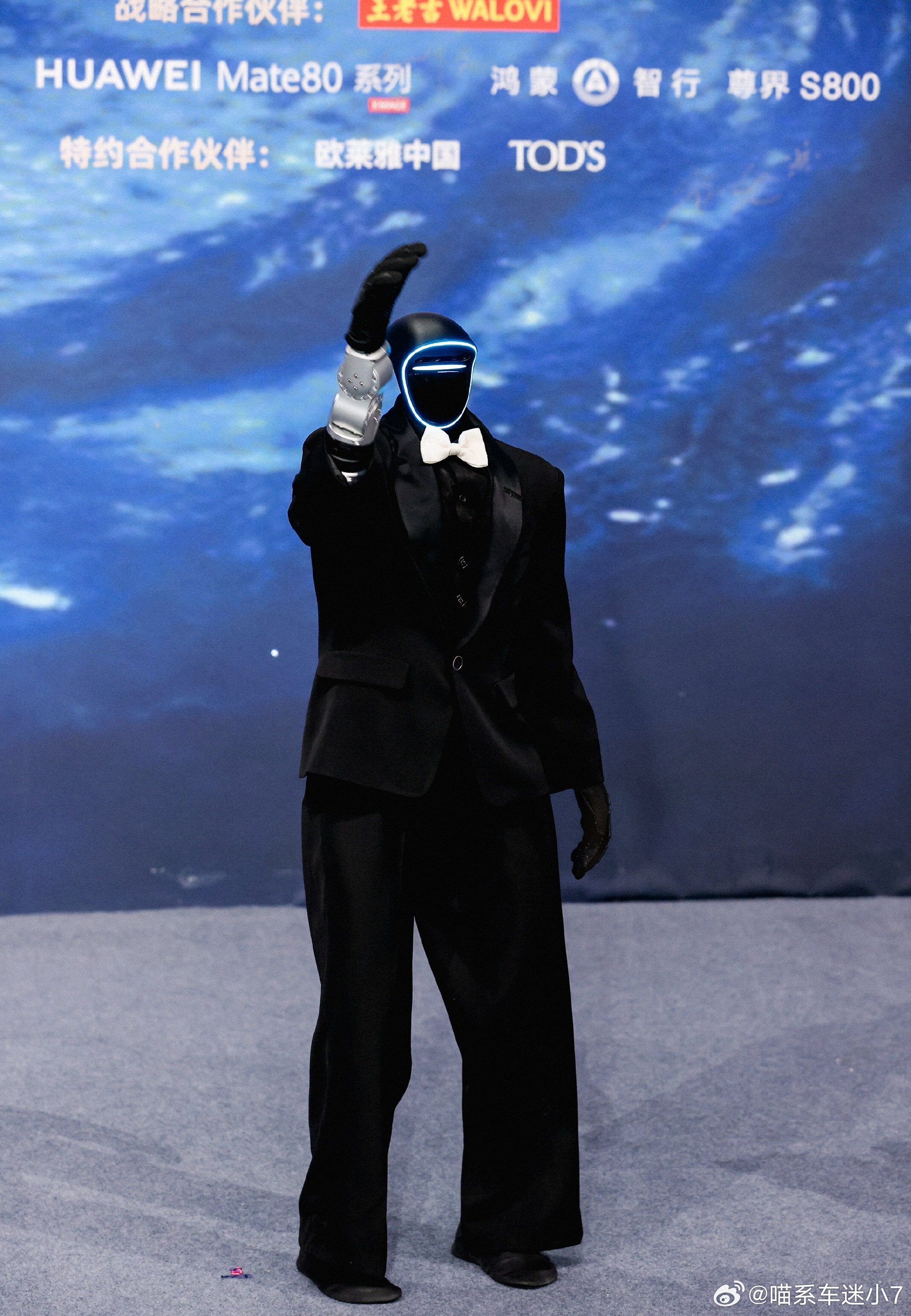 以前总觉得晚会里的科技元素，大多是为了凑个热闹、撑个场面。但这次微博之夜，宇树科