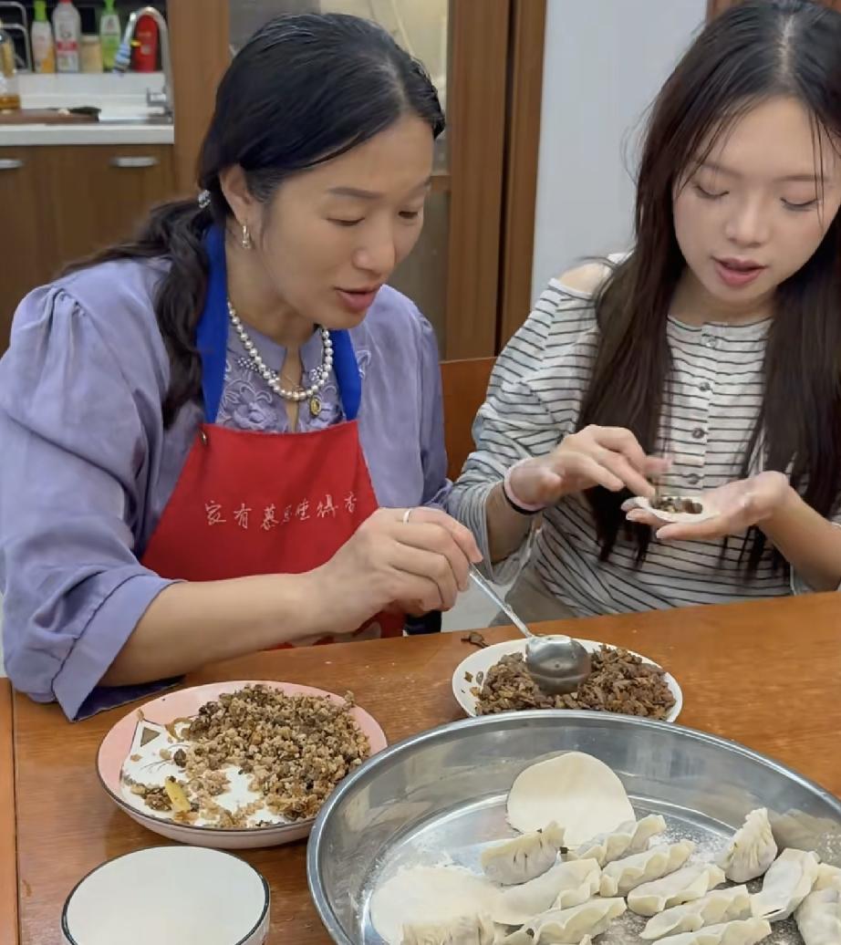 谢炜琳账号ip已经显示江苏，看来谢炜琳已经到达南京，昨天许健华和谢浩男视频通话时
