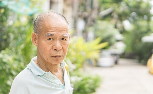 很多老年人习惯性地早起喝一杯冷水，认为清凉解渴，实则对胃部伤害极大。冷水一进入胃
