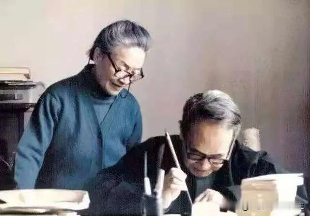 有一次，钱钟书颇有感触地对杨绛说：

“我想写一部长篇小说。”

杨绛听了很高兴