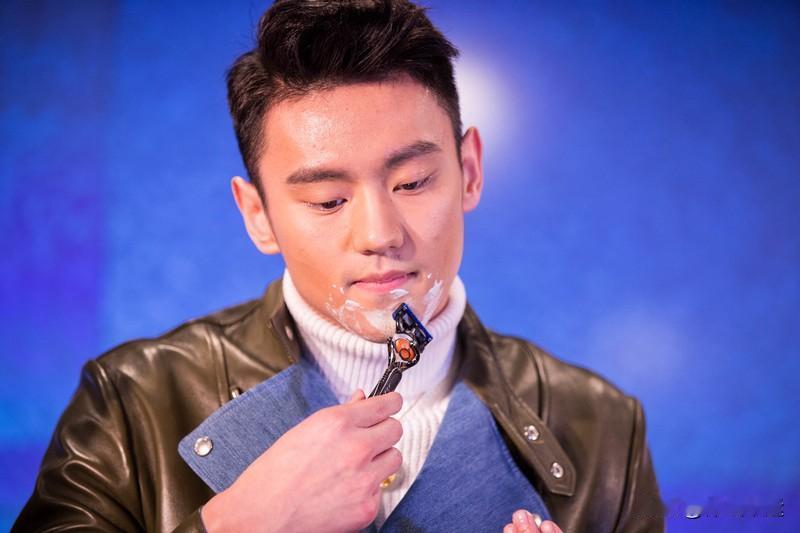 宁泽涛、朱婷这样的超级巨星遭封杀真让人意难平[捂脸][打脸]

就说宁泽涛，20