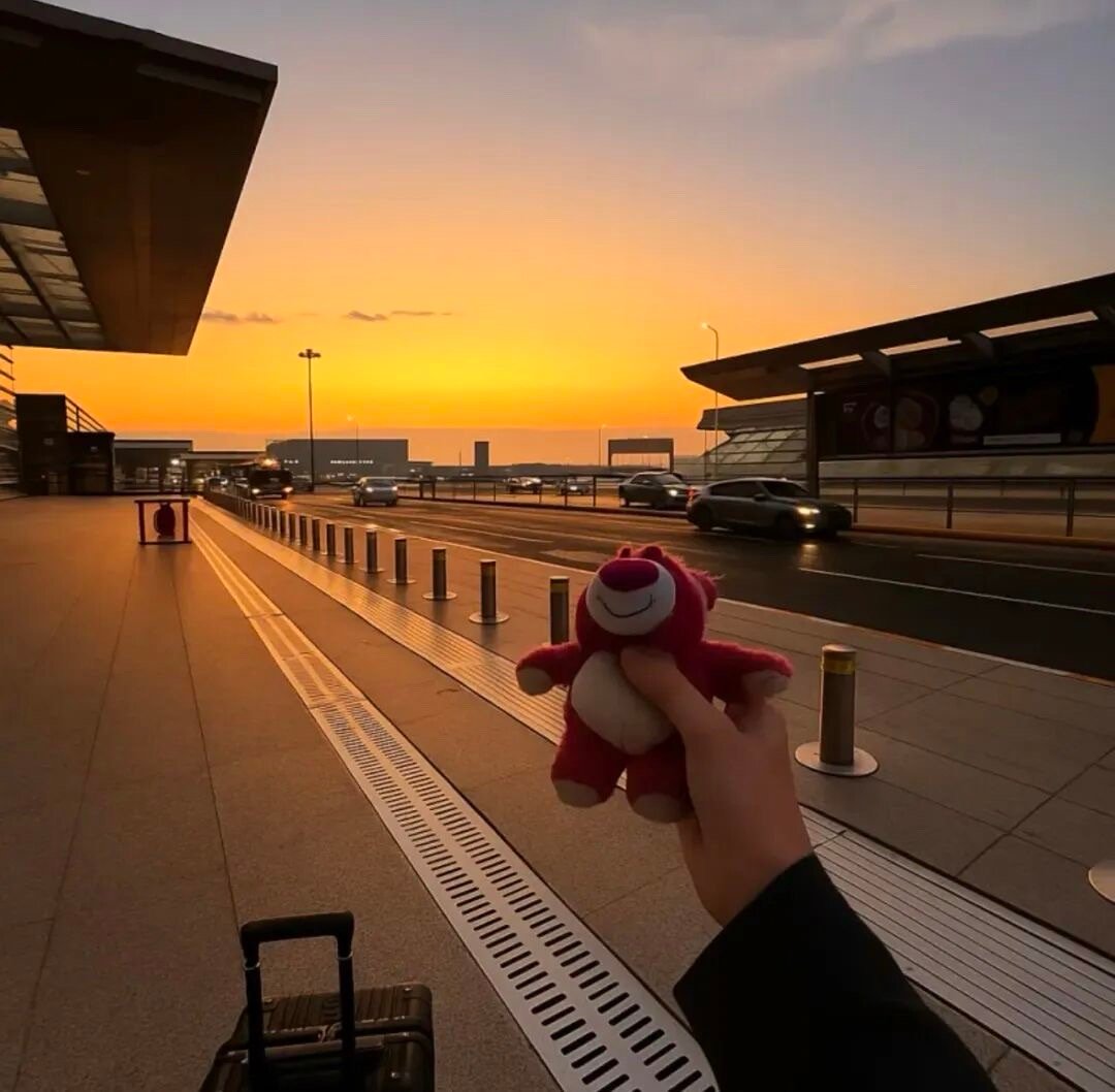 我确定另一个人终于走进了我心里 我终于往前走了 我们的过去真的没人记得了 