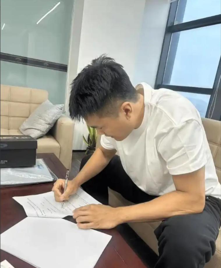 湖南株洲，男子贷款46万买车，后来手头宽裕，便提前一次性结清了贷款，结果，被银行