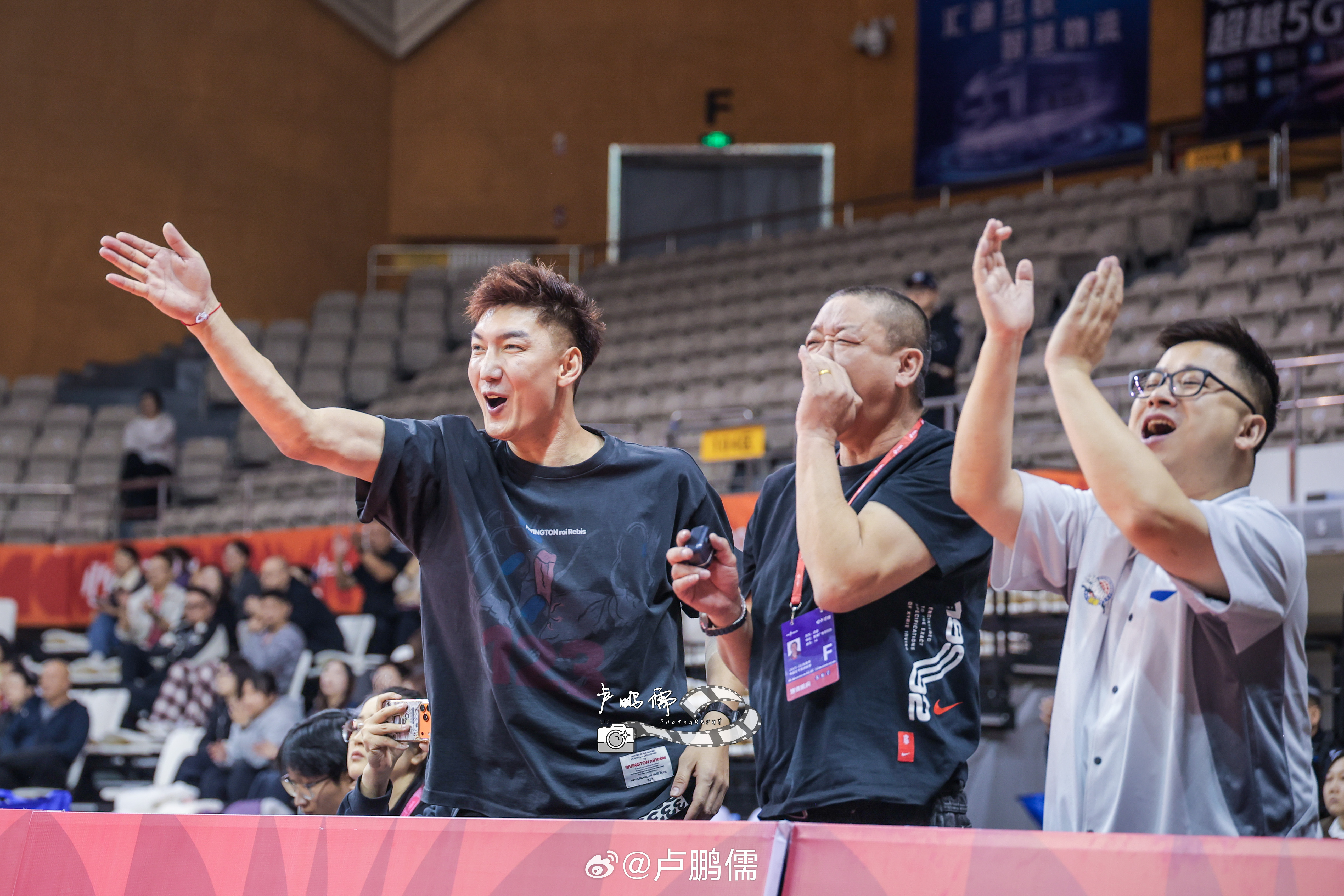 可兰白克观战新疆女篮可兰白克新疆女篮小卢篮球世界