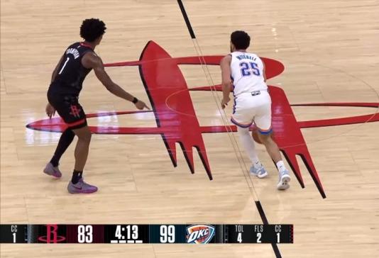 这么明显的回线，裁判愣是没响哨！

乌多卡暂停问两句，直接给一个T。这裁判简直是